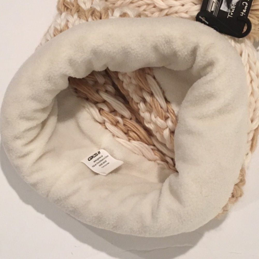 NWT Adult Unisex Hand Knitted White Beanie by Ganka - Picture 3 of 4